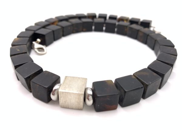 Schwarzer Bernstein Kette