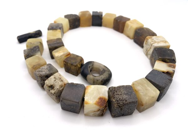 Bernsteinschmuck extravagant