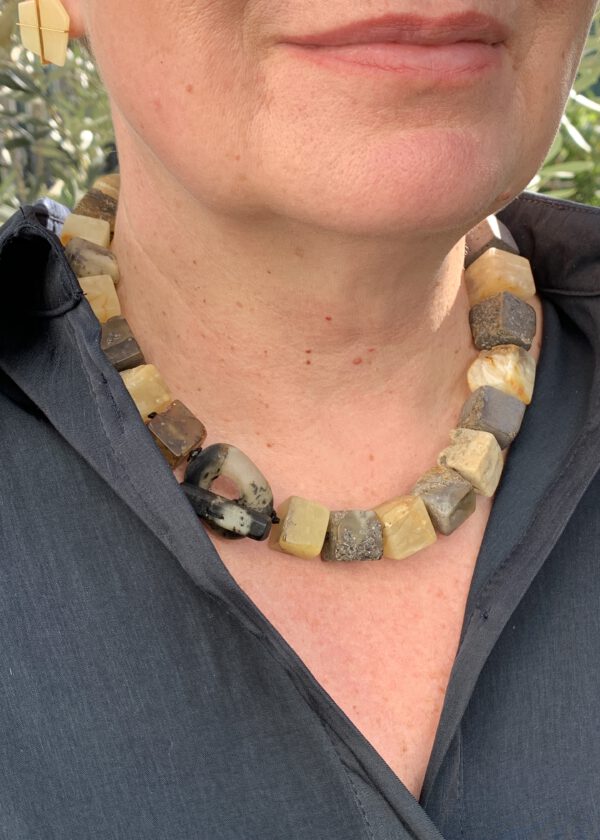 Bernsteinschmuck extravagant