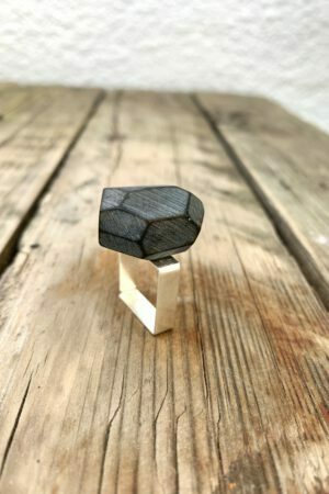 Schwarzer Bernstein Ring