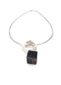 extravaganter Bernsteinschmuck