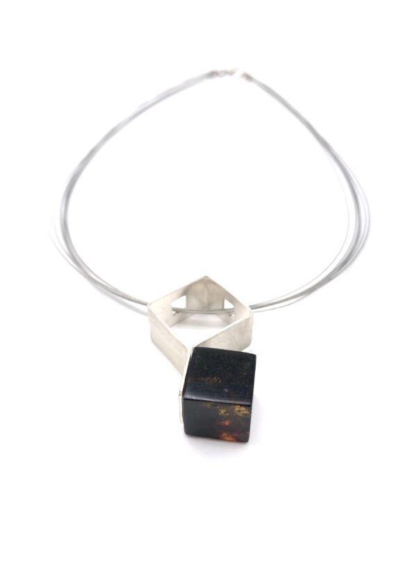 extravaganter Bernsteinschmuck