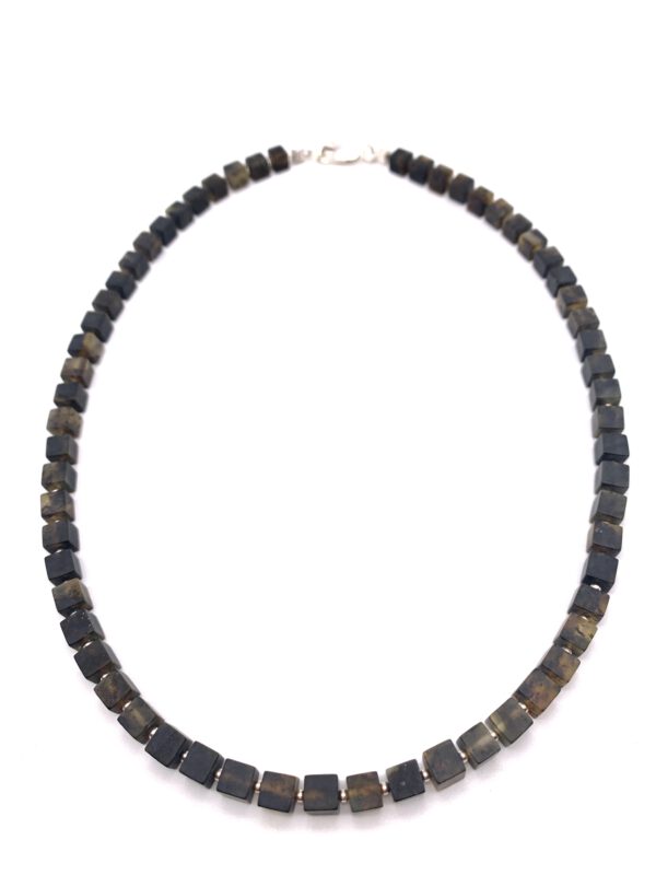 Schwarzer Bernstein Kette