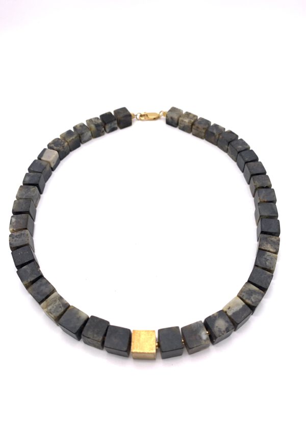 Schwarzer Bernstein Kette