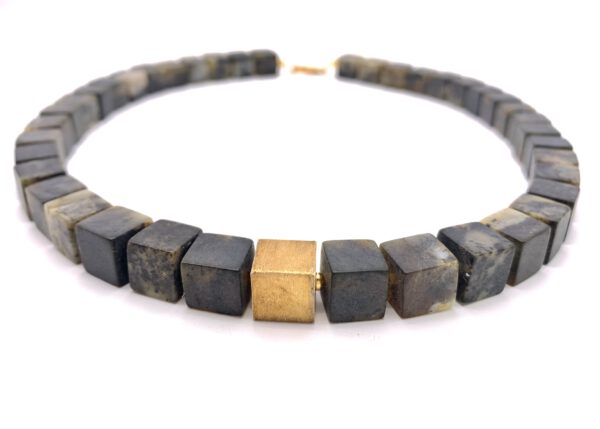 Schwarzer Bernstein Kette