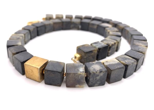 Schwarzer Bernstein Kette