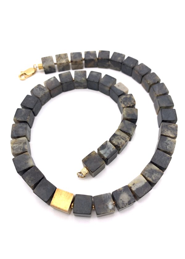 Schwarzer Bernstein Kette