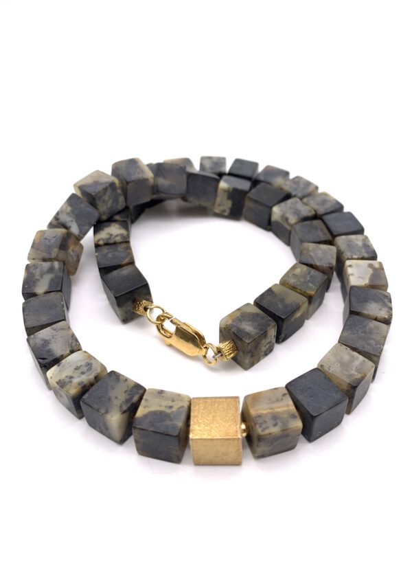 Schwarzer Bernstein Kette