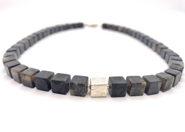 schwarzer Bernstein Kette