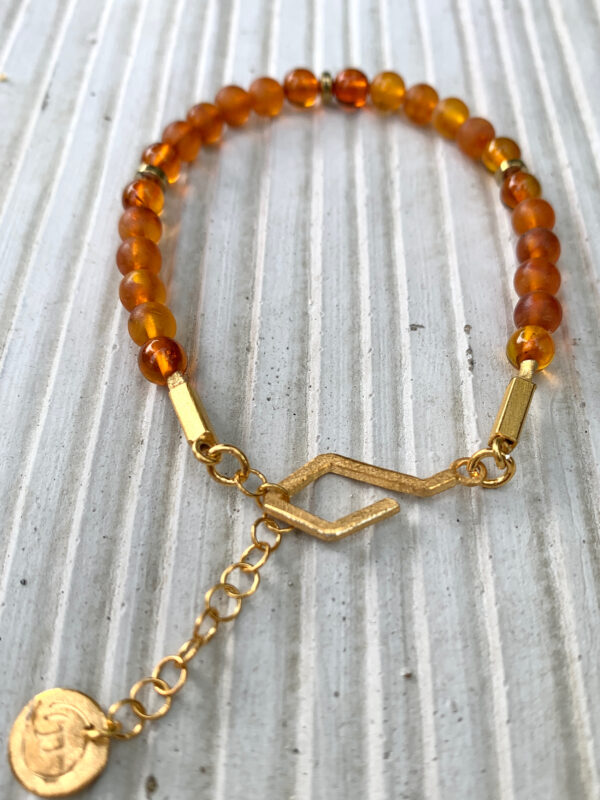 Bernstein mit gold