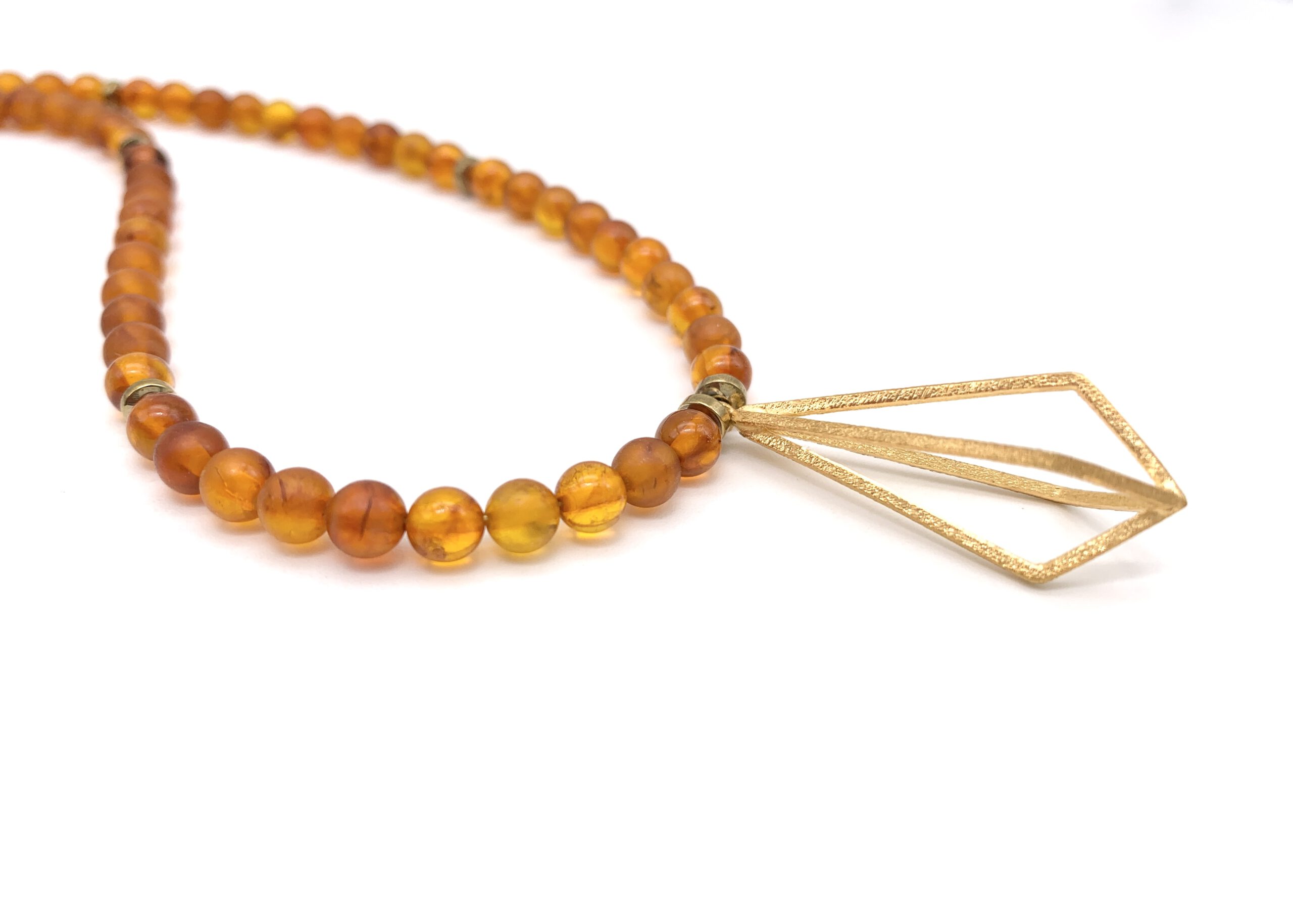 Bernstein mit gold Bernstein mit gold