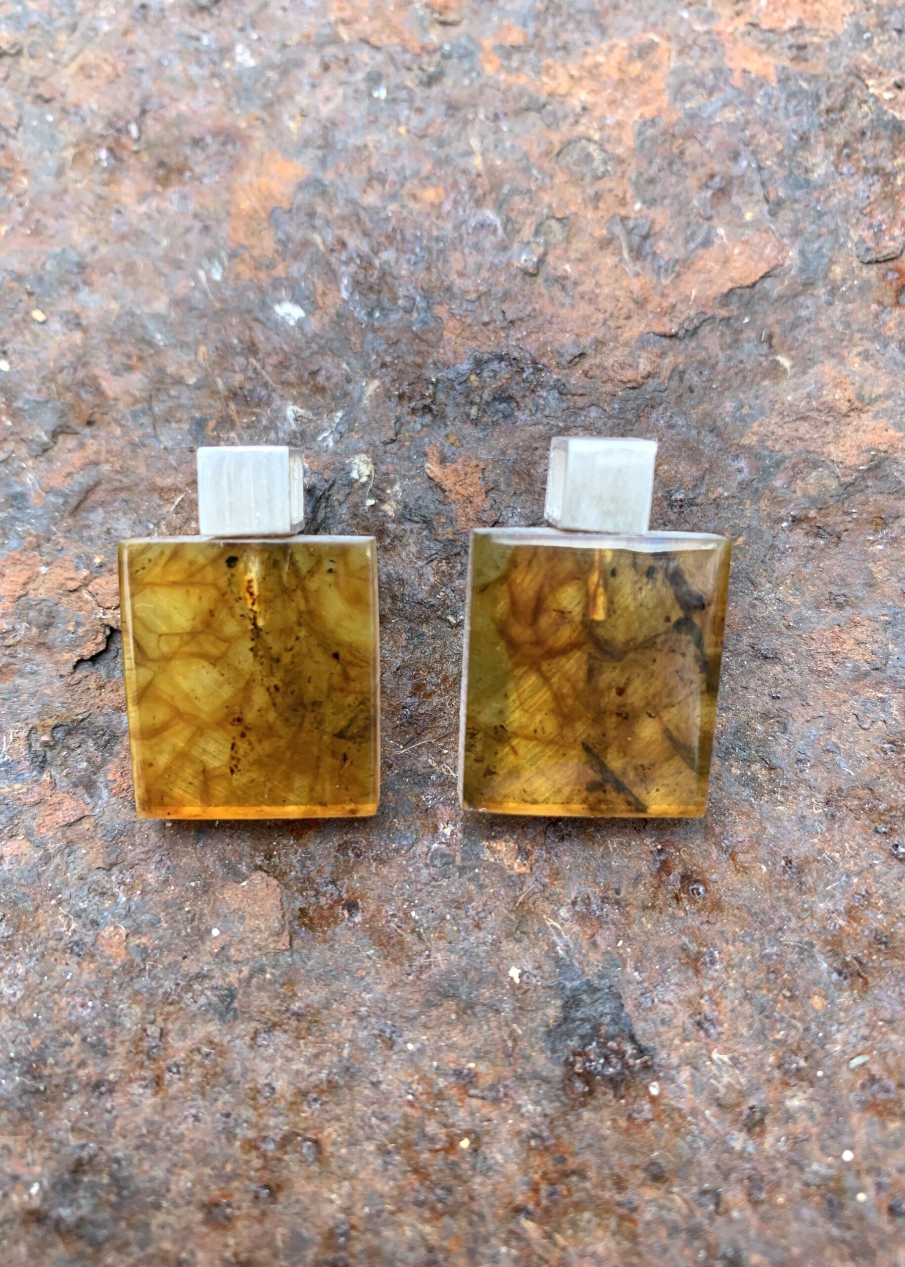 IMG_7356 2 Bernstein Ohrstecker Quadrat Cognac – Bild 1