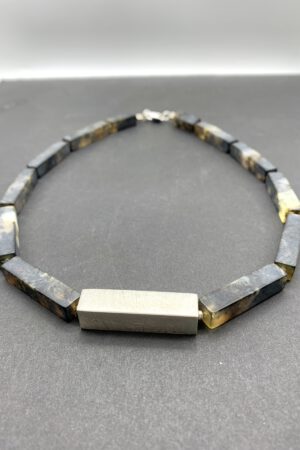 Schwarzer Bernstein Kette