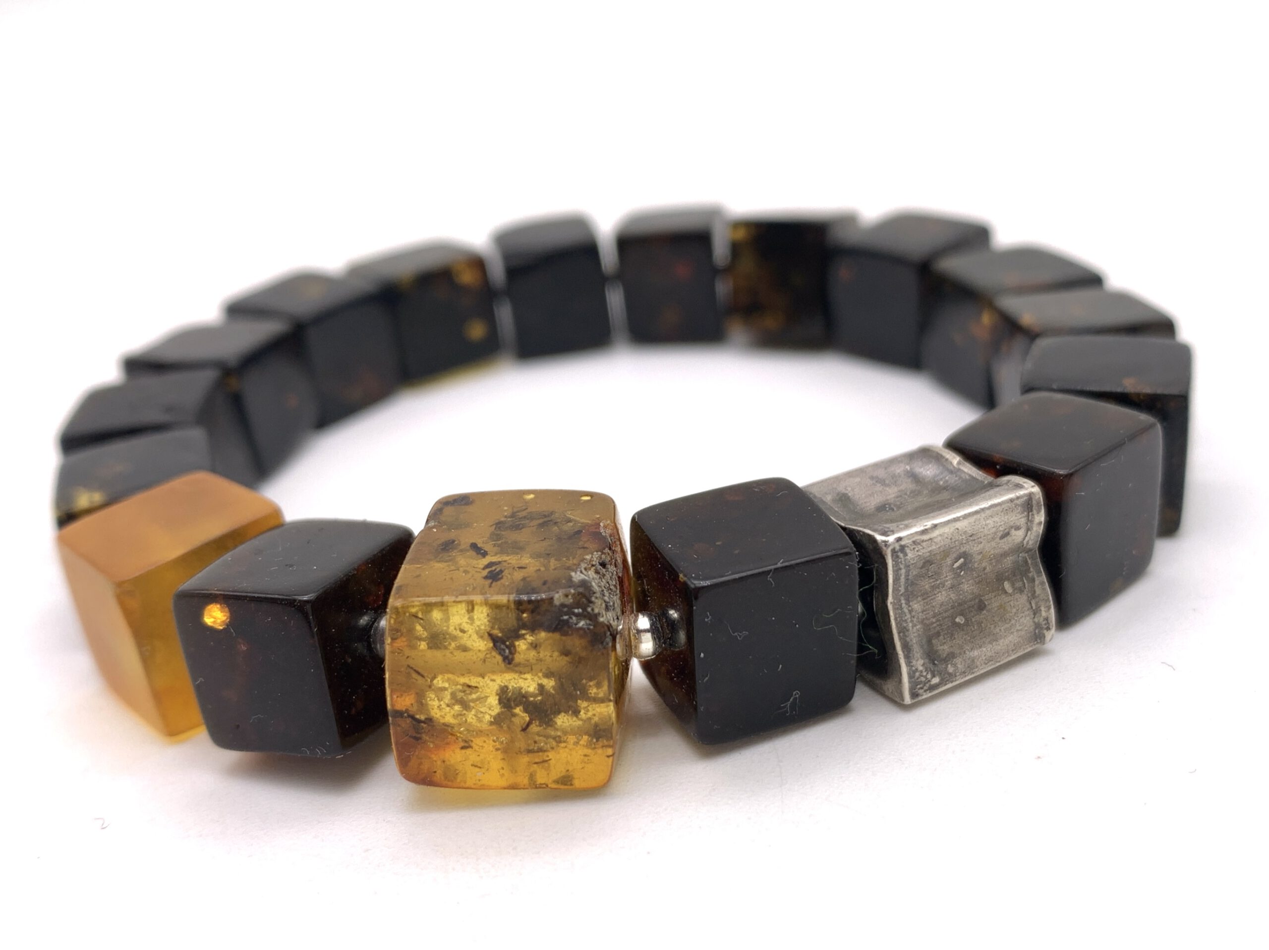 IMG_8111 Bernstein Armband schwarz – polierte Würfel & Silber – Bild 1